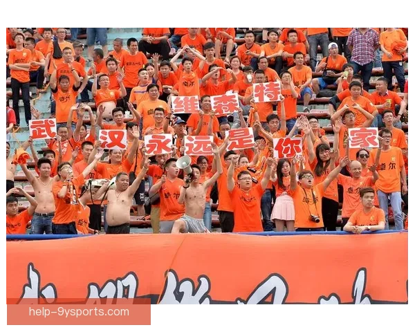 中超联赛精彩回顾：球队逆转胜利点燃球迷激情