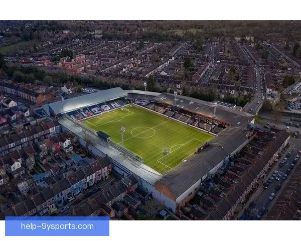 卢顿俱乐部历史回顾与未来展望：从英超升班马到顶级强队的崛起之路